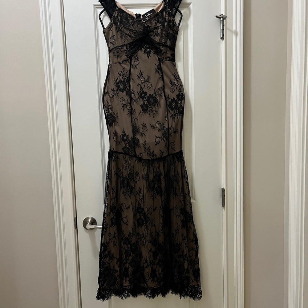 Lulu's Black Lace Midi Dress